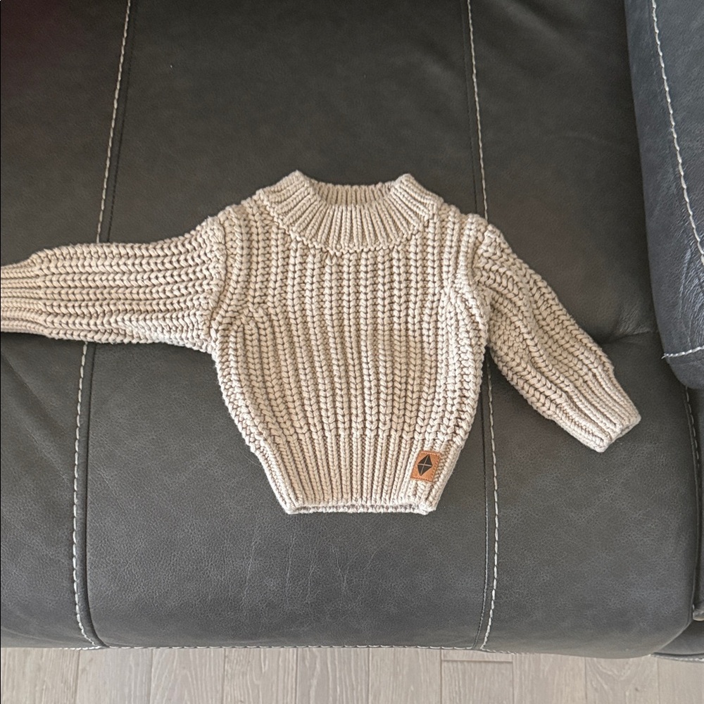 Kyte BABY Knit Sweater in Cream. Size 0-3 mo